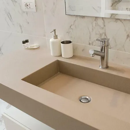 Joivy Splendid 3br With Parking And Terrace In Como