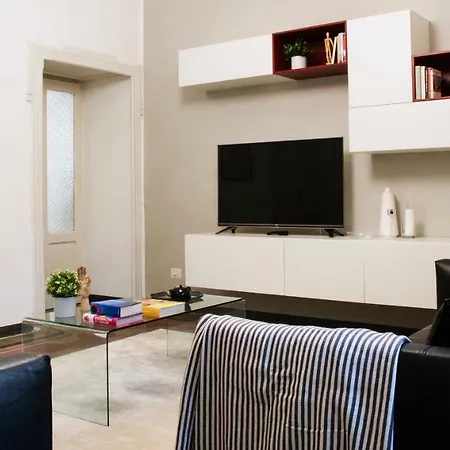 Joivy Splendid 3br With Parking And Terrace In Como